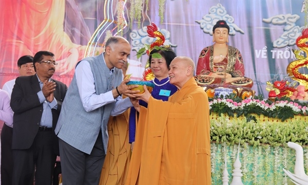 Đoàn Đại sứ quán Ấn Độ trao tặng cây Bồ đề tại Lễ hội Quán Thế Âm, Đà Nẵng