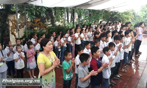Hà Nội: Khóa tu mùa hè tại chùa Tiên Linh