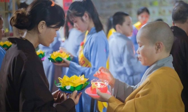 Quảng Ninh: Đêm Vu lan xúc động tại chùa La Dương