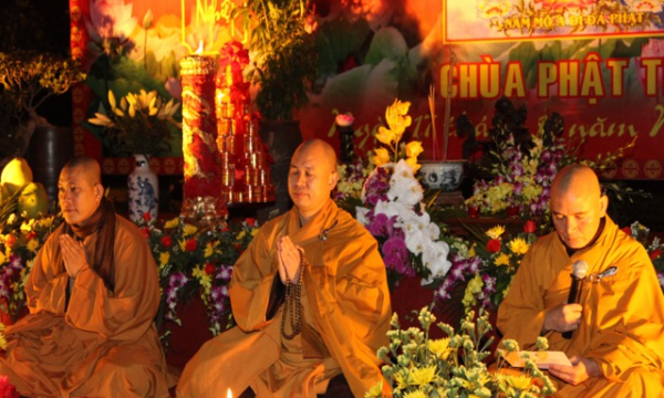Chùa Phật Tích: Đêm hội hoa đăng mừng khánh đản Đức Phật A Di Đà 