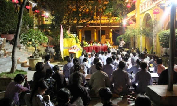 Hà Nội: CLB TTN Phật tử Quán Sứ tụng kinh Vu lan và cúng mông sơn thí thực