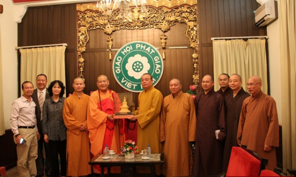 Hà Nội: Đoàn Hiệp hội Phật giáo Trung Quốc thăm và làm việc tại chùa Quán Sứ