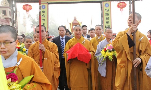 Chùm ảnh: Cung nghinh Xá lợi Phật tử chùa Quán Sứ về chùa Đồng Đắc - Ninh Bình