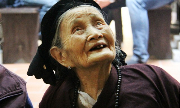 Trò chuyện cùng cụ bà 93 tuổi tại chùa Lý Triều Quốc Sư