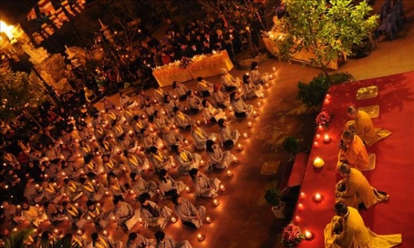 Hà Nội: Hoa đăng kính mừng ngày PHẬT thành ĐẠO tại chùa Tăng Phúc