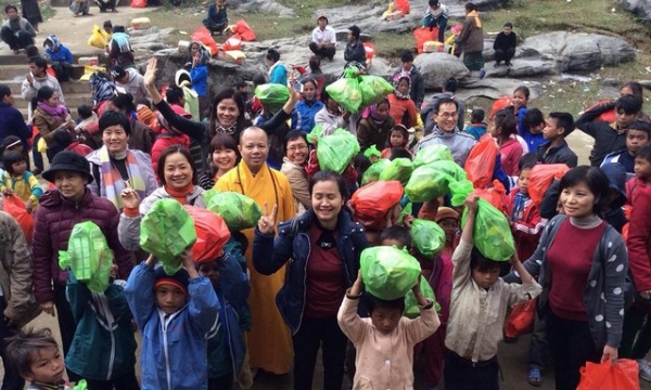 Quảng Bình: PG Hải Dương trao quà từ thiện cho đồng bào dân tộc A Rem