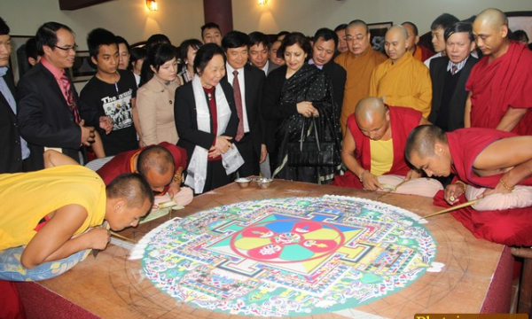 Phó CTN Nguyễn Thị Doan thăm công tác chuẩn bị Lễ hội Phật giáo Ấn Độ tại chùa Phật Tích