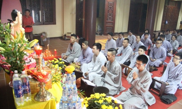 Hà Nội: Các bạn trẻ CLB TTN Phật tử Quán Sứ và linh thiêng nghi lễ tắm Phật