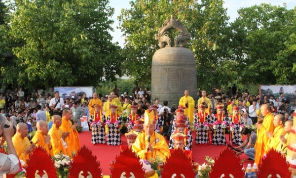 Nghi lễ Phật giáo 3 miền chào mừng Phật đản Vesak 2014