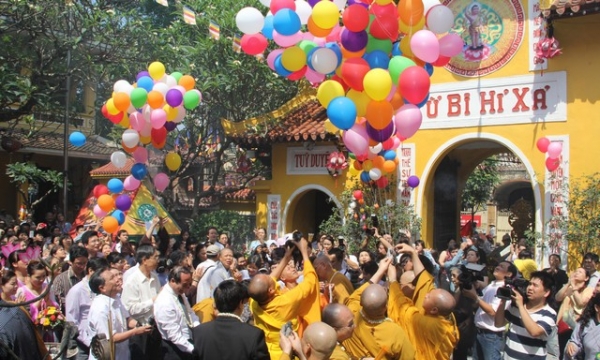 Đại lễ kính mừng Phật đản tại chùa Quán Sứ PL.2558 - DL.2014