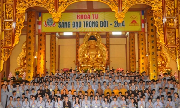 Hà Nội: 500 bạn trẻ tham dự khóa tu 'Sáng đạo trong đời' tại chùa Yên Phú