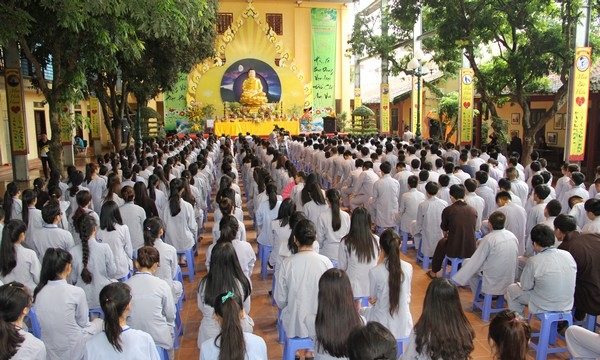 Hà Nội: 500 khóa sinh tham gia khóa tu tuổi trẻ “Nuôi dưỡng lòng từ” tại chùa Bằng