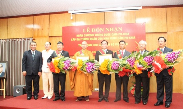 Vương quốc Campuchia trao tặng Huân chương cho TT.Thích Đức Thiện