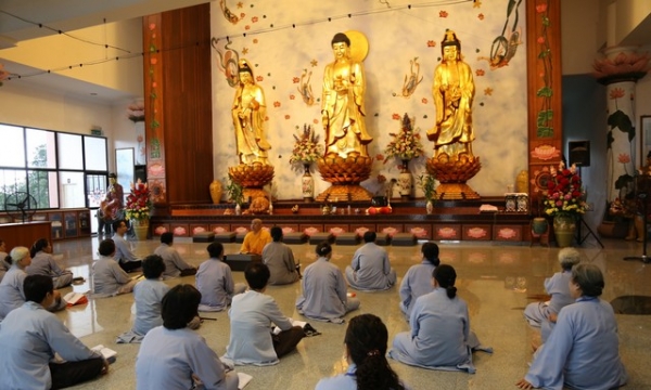 Khóa tu tập tại chùa Phật giáo cư sĩ Lâm tại Kuching - Malaysia