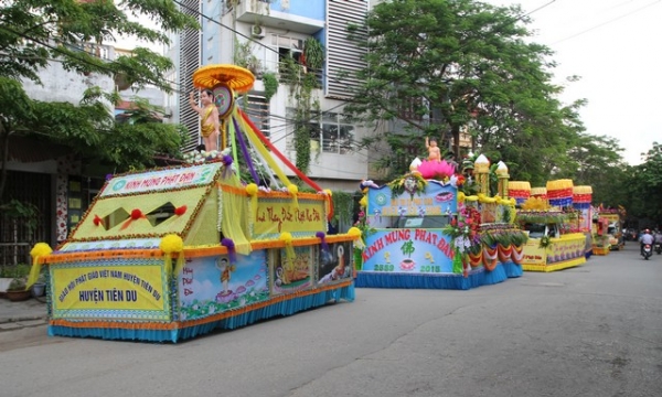 Phật giáo Bắc Ninh rực rỡ diễu hành xe hoa chào mừng Phật đản 2015