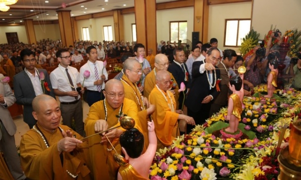 Đại lễ kính mừng Phật đản tại chùa Quán Sứ PL.2559 - DL.2015