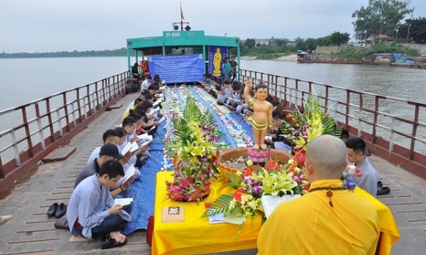 Hà Nội: Lễ phóng sinh - cầu an mùa Phật Đản