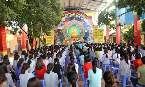 HT.Thích Bảo Nghiêm giảng pháp tại 'Khóa tu sinh viên lần thứ 5' ở chùa Bằng
