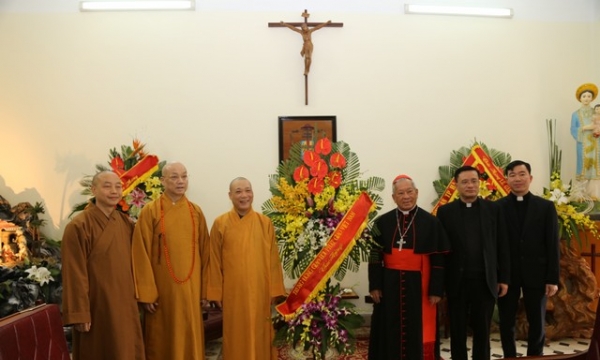 HT.Thích Bảo Nghiêm chúc mừng Giáng sinh tại Tòa Giám mục Hà Nội