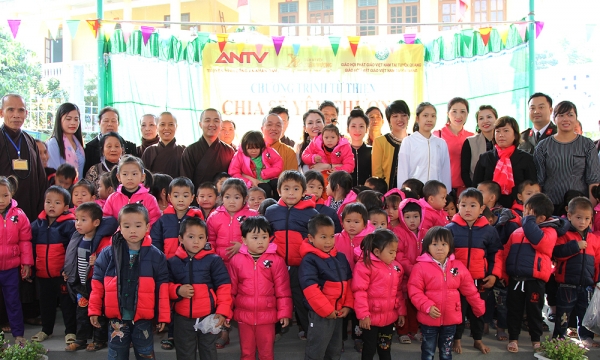 Phật giáo Tuyên Quang, Hà Giang tặng quà từ thiện