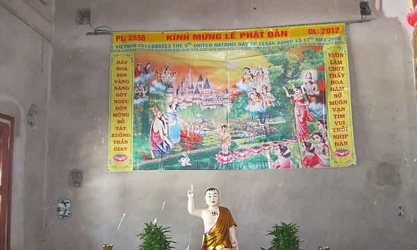 Chùa làng làm Phật đản, nghĩ về Phật giáo nước nhà...