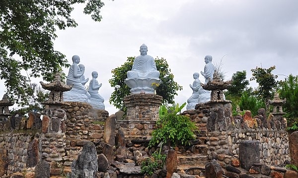 Về Tây Nguyên thăm chùa Quảng Trạch có “Vườn Lộc Uyển” trên đỉnh núi…