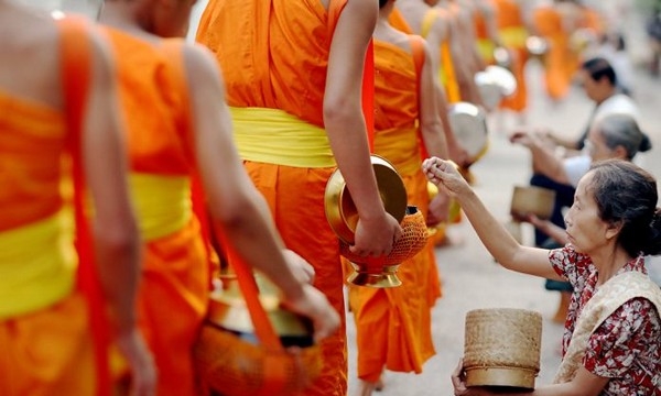 Phật dạy tham cầu ăn uống làm con người khổ 