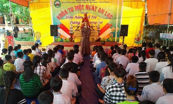 Thái Bình: Gần 300 thiện sinh về chùa Trùng Quang tu học