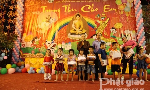 Hà Nội: Đêm hội “Trung thu cho em” tại chùa Tăng Phúc