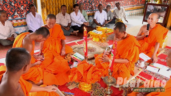 An Giang: Lễ dâng y Kathina tại chùa SeRayMeangKolSaKor