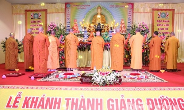 Thái Bình: Đêm hoa đăng vía Phật Di Đà tại chùa Hoằng Văn