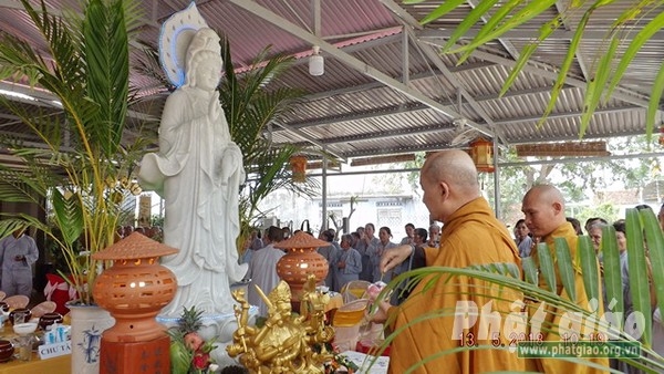 Khánh Hòa: Lễ an vị tôn tượng Bồ Tát Quán Thế Âm tại chùa Minh Đức