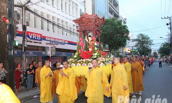 Khánh Hoà: Lễ rước tượng Phật kỷ niệm Phật Đản PL.2562 