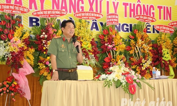 Đại tá Ts.Nguyễn Hoàng Thao chia sẻ tại khóa tập huấn ở Bình Dương