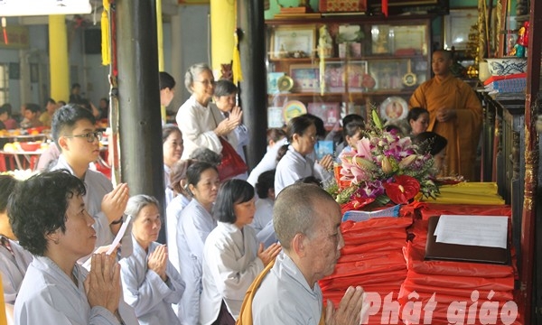 Đồng Tháp: Lễ dâng y tại Trường hạ chùa Phước Hưng