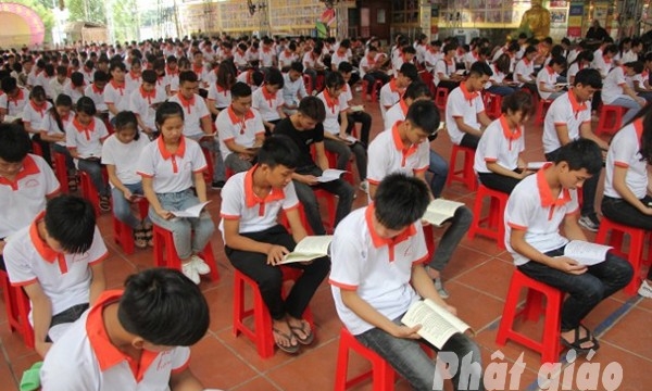 Thái Bình: 400 sinh viên về chùa Từ Xuyên dự khóa tu một ngày