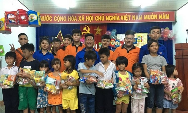 Khánh Hòa: Tặng 100 phần quà Trung thu cho các em nhỏ 