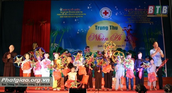 Các chùa trên cả nước tổ chức chương trình Trung thu cho các em nhỏ 