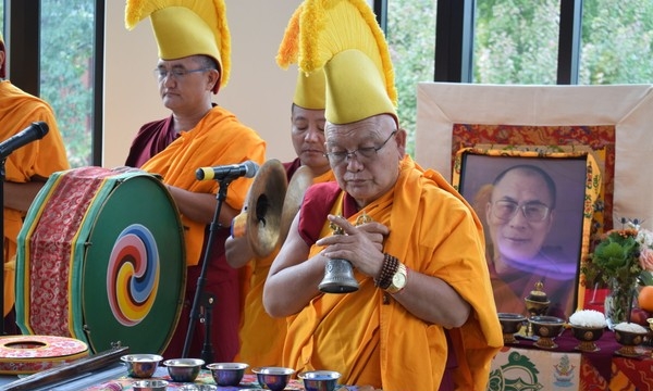 Hoa Kỳ: Chư tăng PG Tây Tạng chế tác Mandala tại trường Cao đẳng Springfield