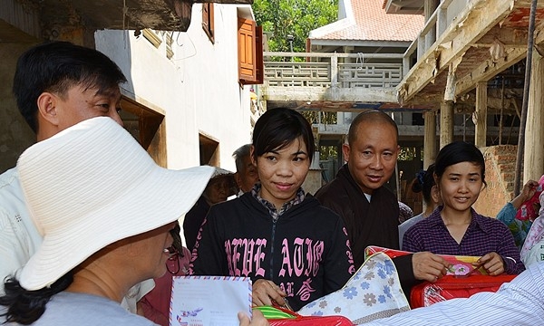 Quảng Nam: Thăm và tặng quà cho đồng bào nghèo dân tộc Cơ Tu