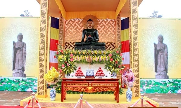 Quảng Bình: Hàng ngàn người về chùa Hoằng Phúc chiêm bái tượng Phật Ngọc, nghe giảng pháp