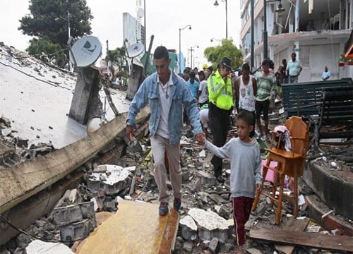 Đức Đạt Lai Lạt Ma chia buồn và hỗ trợ các nạn nhân động đất ở Nhật Bản và Ecuador