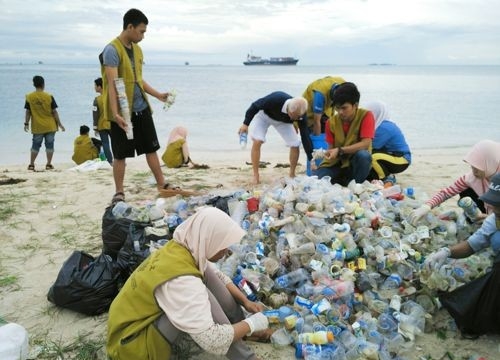 Inonesia: Tình nguyện viên PG bảo vệ môi trường đảo Gusung