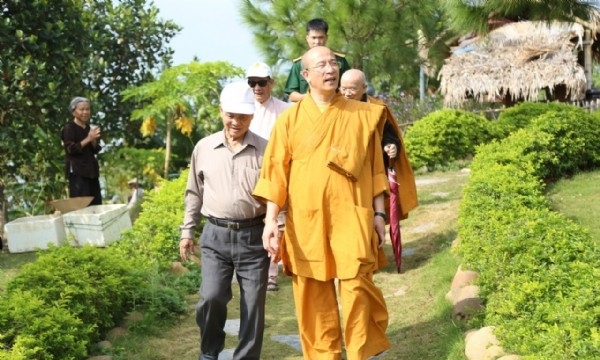 Đại tướng Phạm Văn Trà thăm chùa Ba Vàng