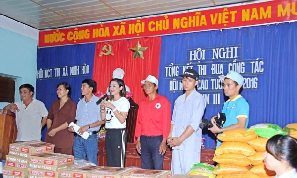 Diễn viên Việt Trinh và chuyến từ thiện vùng núi Ninh Tân, Khánh Hòa