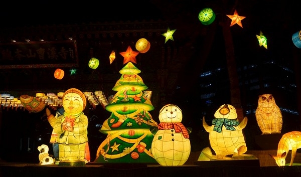 Hàn Quốc: Thắp sáng cây thông Noel mừng Giáng sinh tại tổ đình Tào Khê