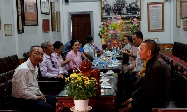 Tp.HCM, Nghệ An: Q.Tân Bình chúc mừng; Chùa Đồng Tương tổ chức Phật Đản