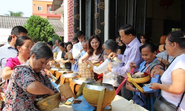 Đại lễ Phật Đản 2561 tại Lào