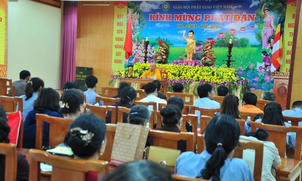 Hà Nội: Gần 300 người tham gia Quy Y tại chùa Quán Sứ đúng ngày Phật Đản