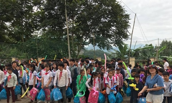 4 nhóm thiện nguyện giúp người dân, các em học sinh ở Cao Bằng